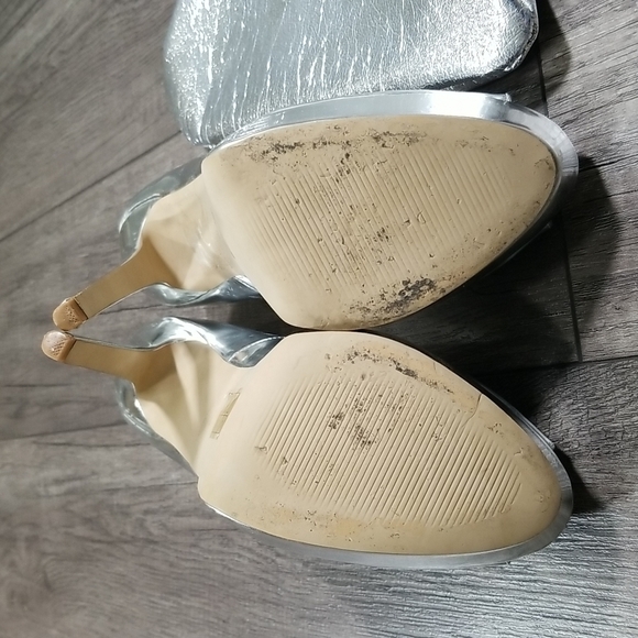 Le Chateau Silver Peep Toe Platform Heels and Clutch Purse - Picture 7 of 7